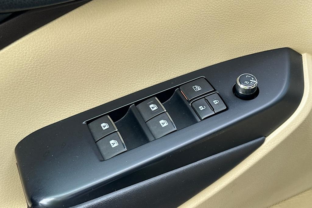 Thumbnail: 2017 Toyota Highlander - 23
