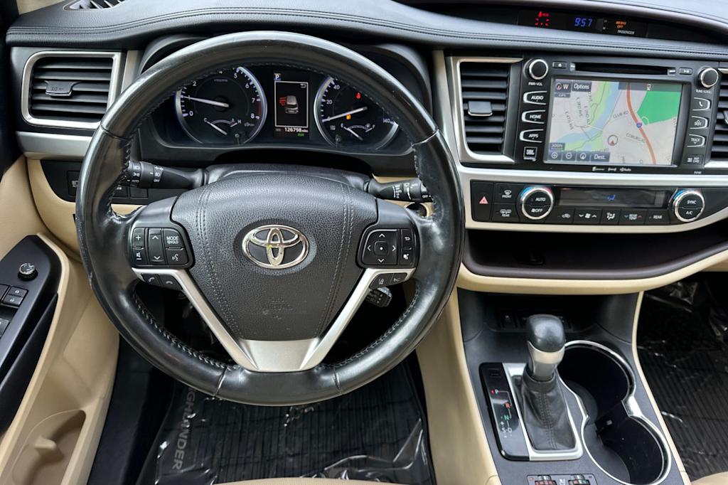 Thumbnail: 2017 Toyota Highlander - 12