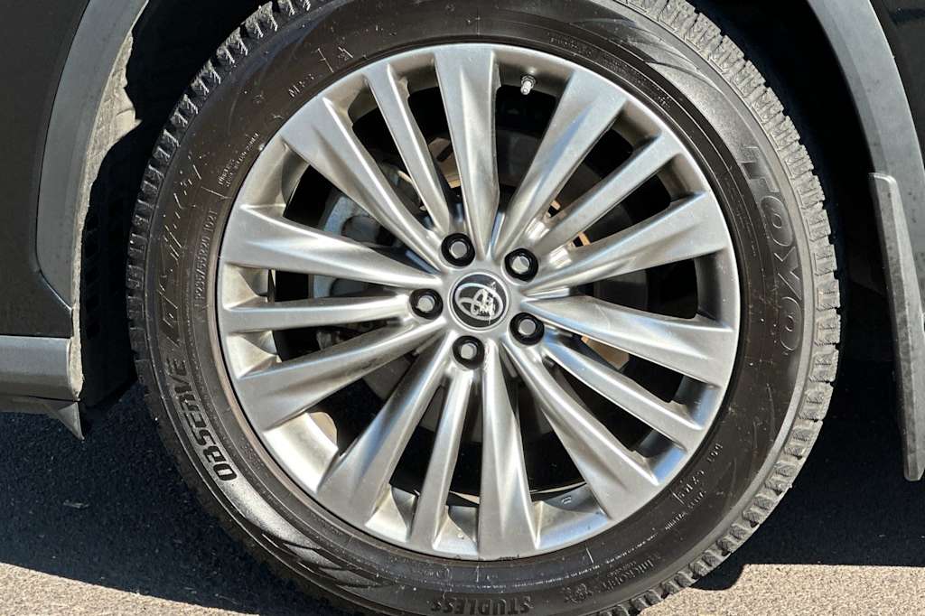 Thumbnail: 2022 Toyota Highlander - 8