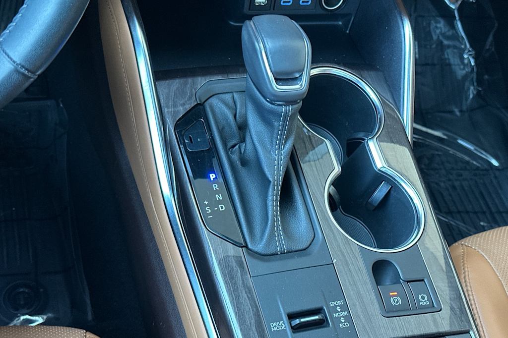 Thumbnail: 2022 Toyota Highlander - 14