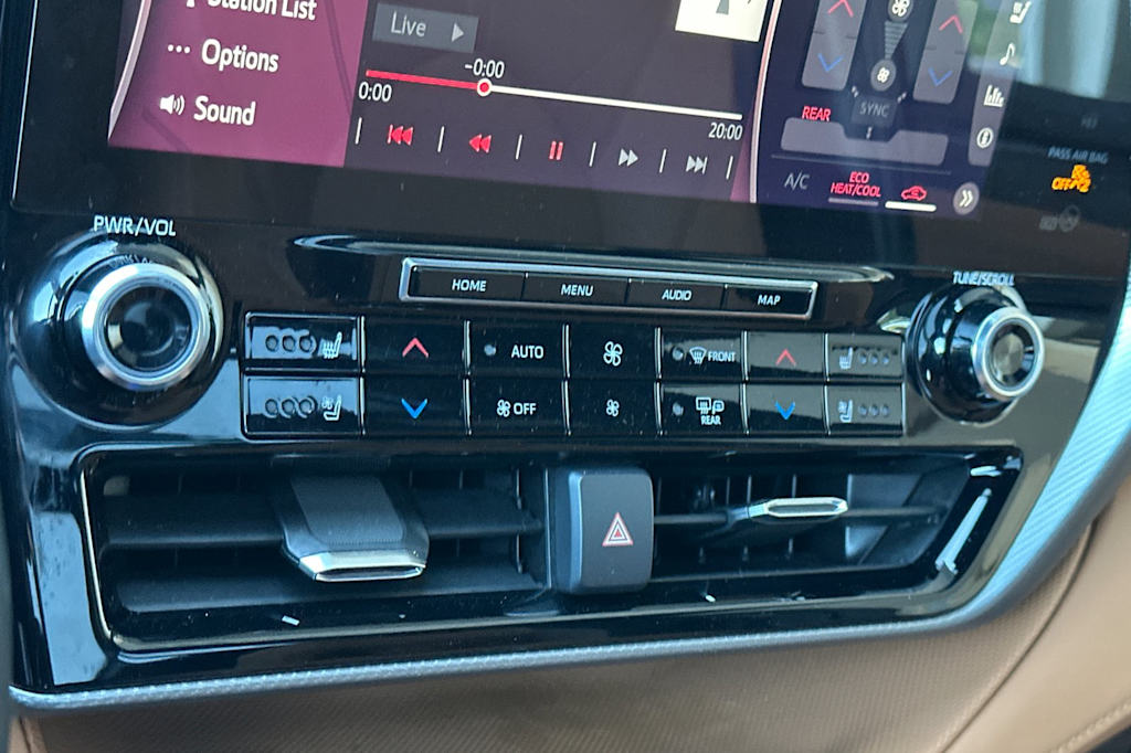 Thumbnail: 2022 Toyota Highlander - 27