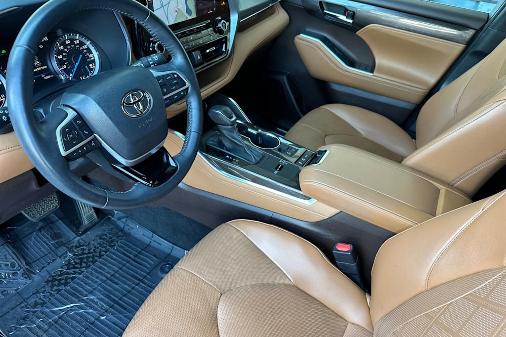 Thumbnail: 2022 Toyota Highlander - 9