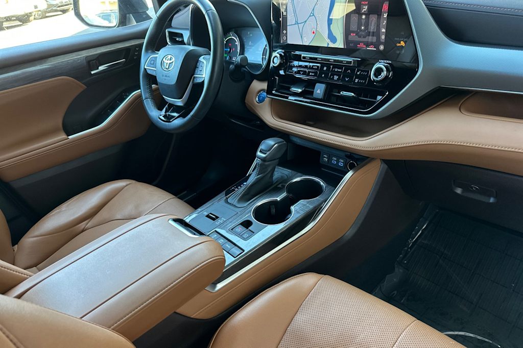Thumbnail: 2022 Toyota Highlander - 12