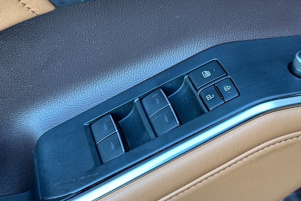 Thumbnail: 2022 Toyota Highlander - 23