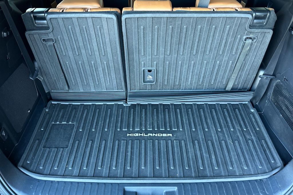 Thumbnail: 2022 Toyota Highlander - 16