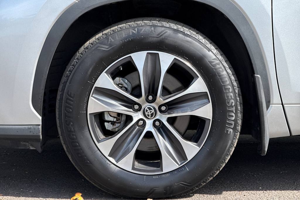 Thumbnail: 2022 Toyota Highlander - 8