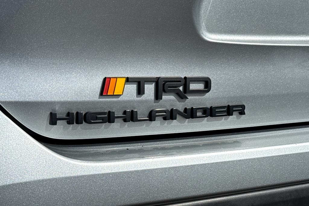 Thumbnail: 2022 Toyota Highlander - 7