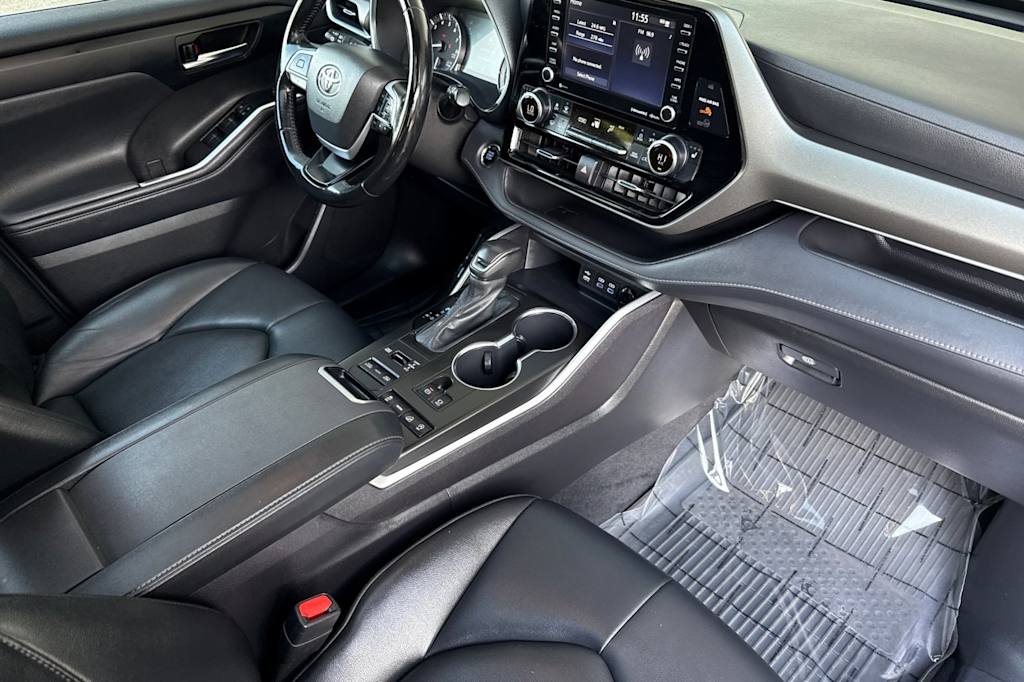 Thumbnail: 2022 Toyota Highlander - 11