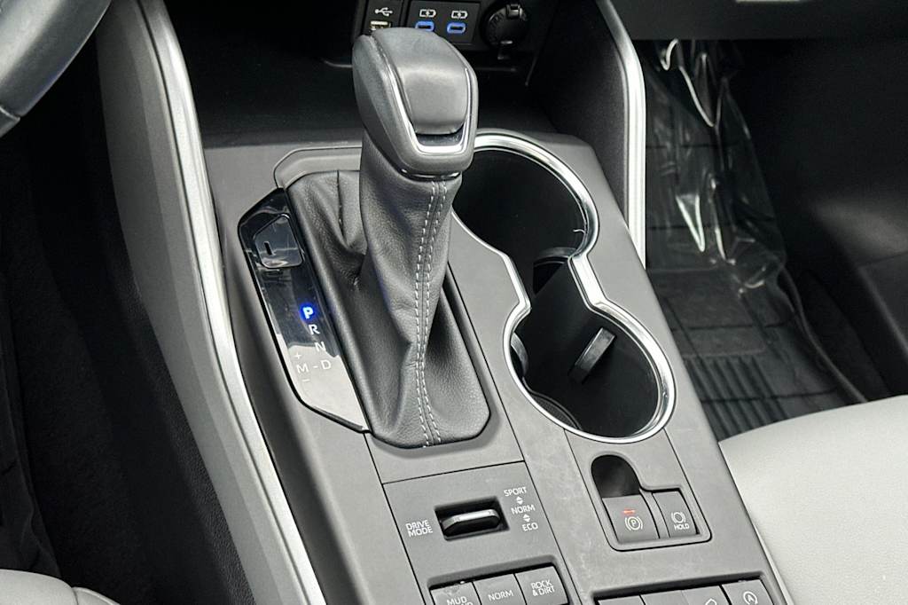 Thumbnail: 2022 Toyota Highlander - 14