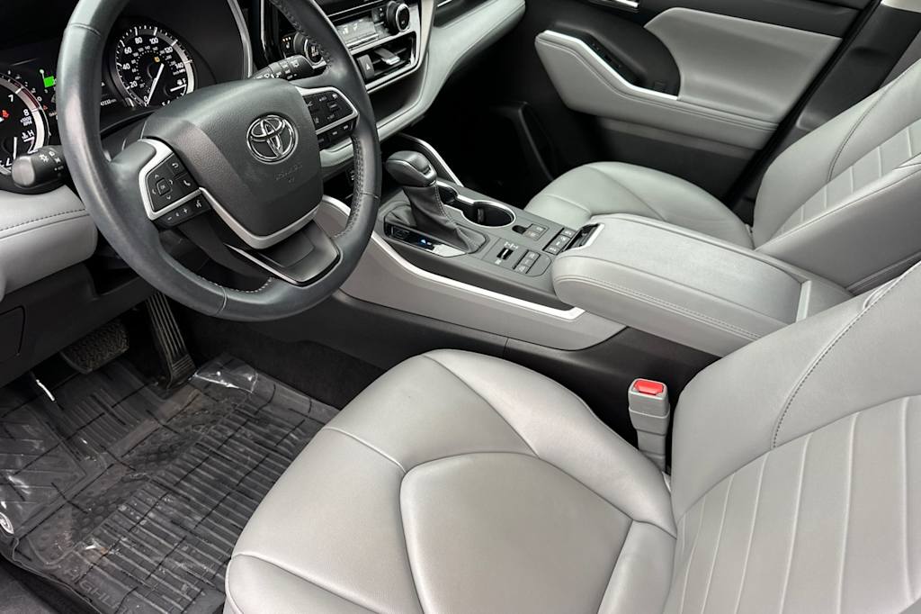 Thumbnail: 2022 Toyota Highlander - 10