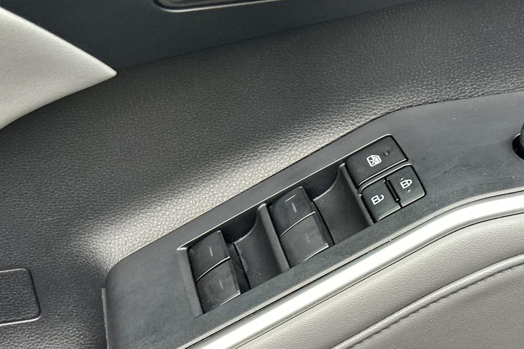 Thumbnail: 2022 Toyota Highlander - 22