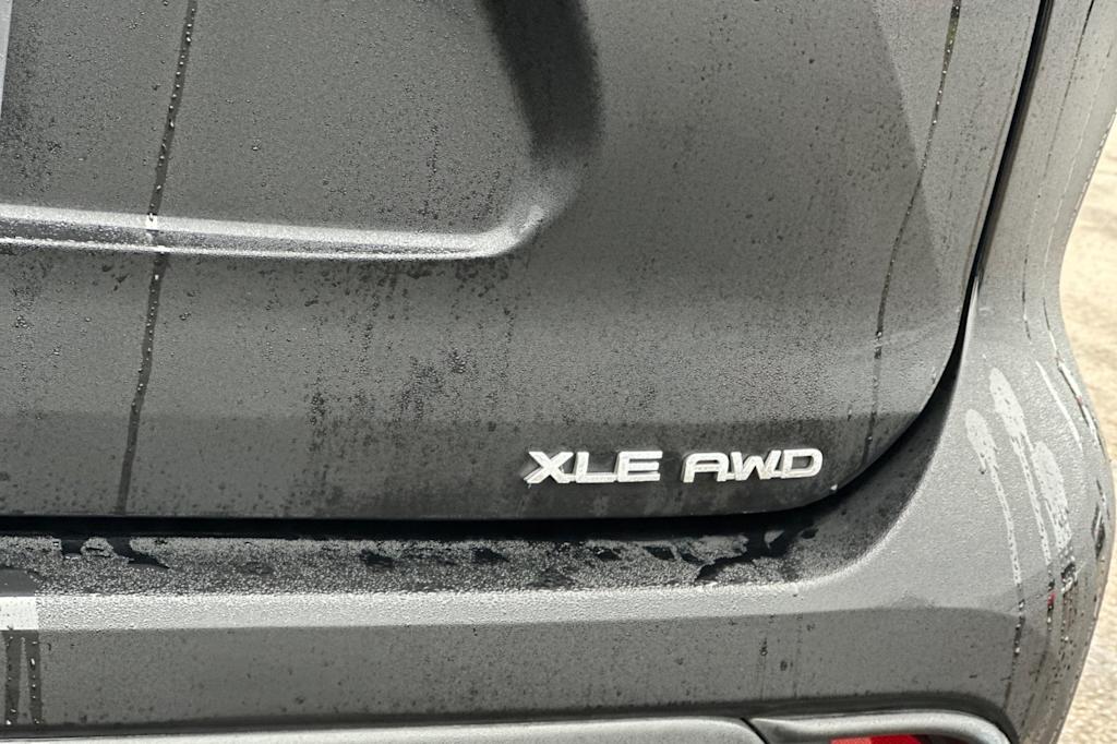 Thumbnail: 2022 Toyota Highlander - 7