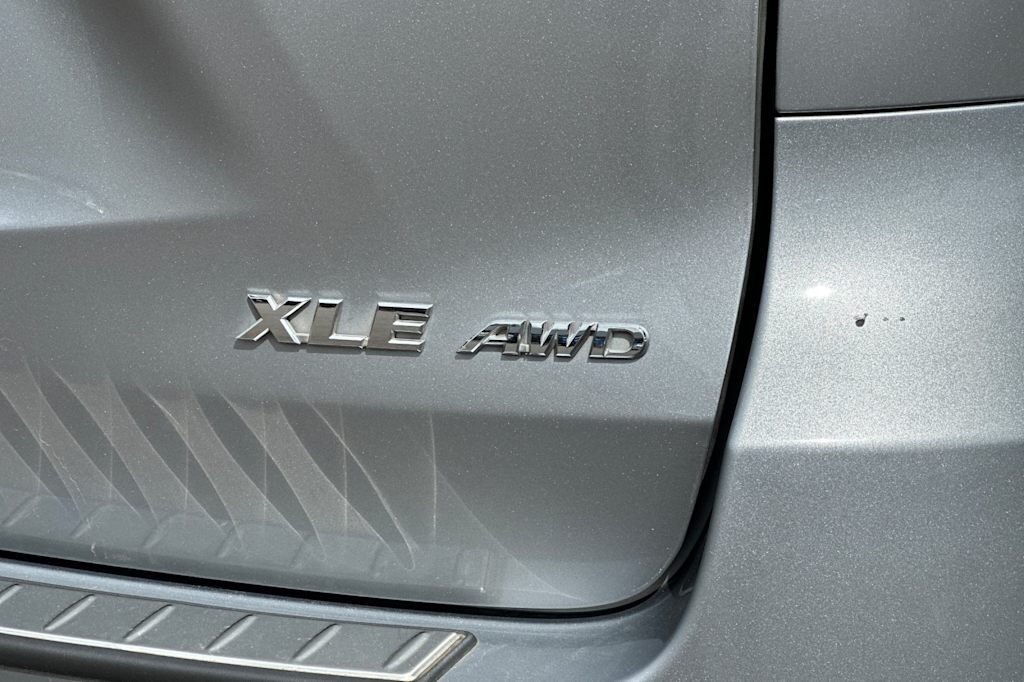 Thumbnail: 2015 Toyota Highlander - 7