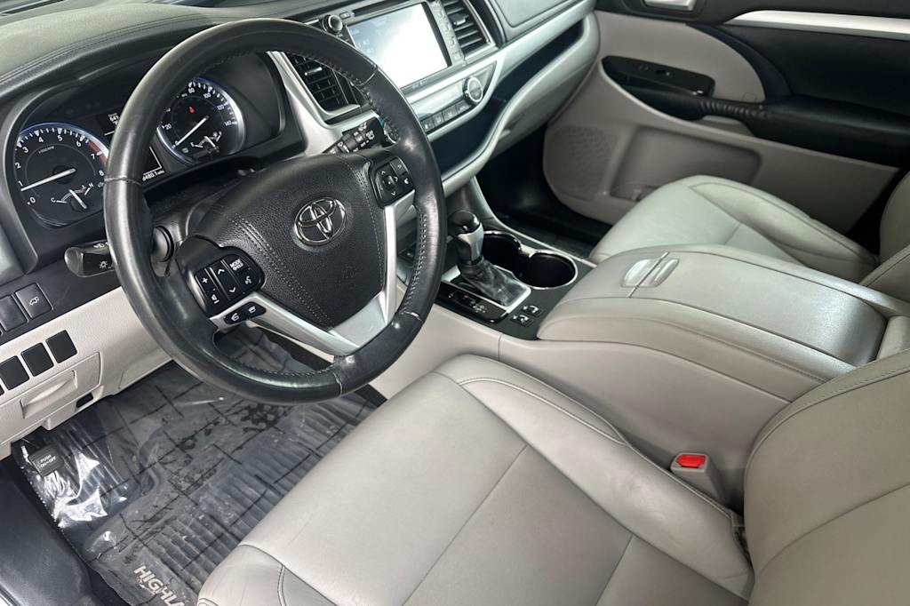 Thumbnail: 2015 Toyota Highlander - 9
