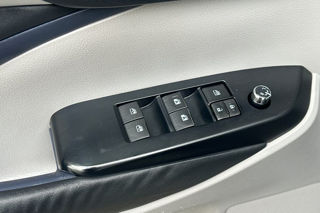 Thumbnail: 2015 Toyota Highlander - 22
