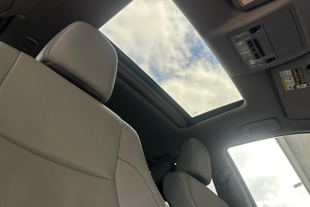 Thumbnail: 2015 Toyota Highlander - 24