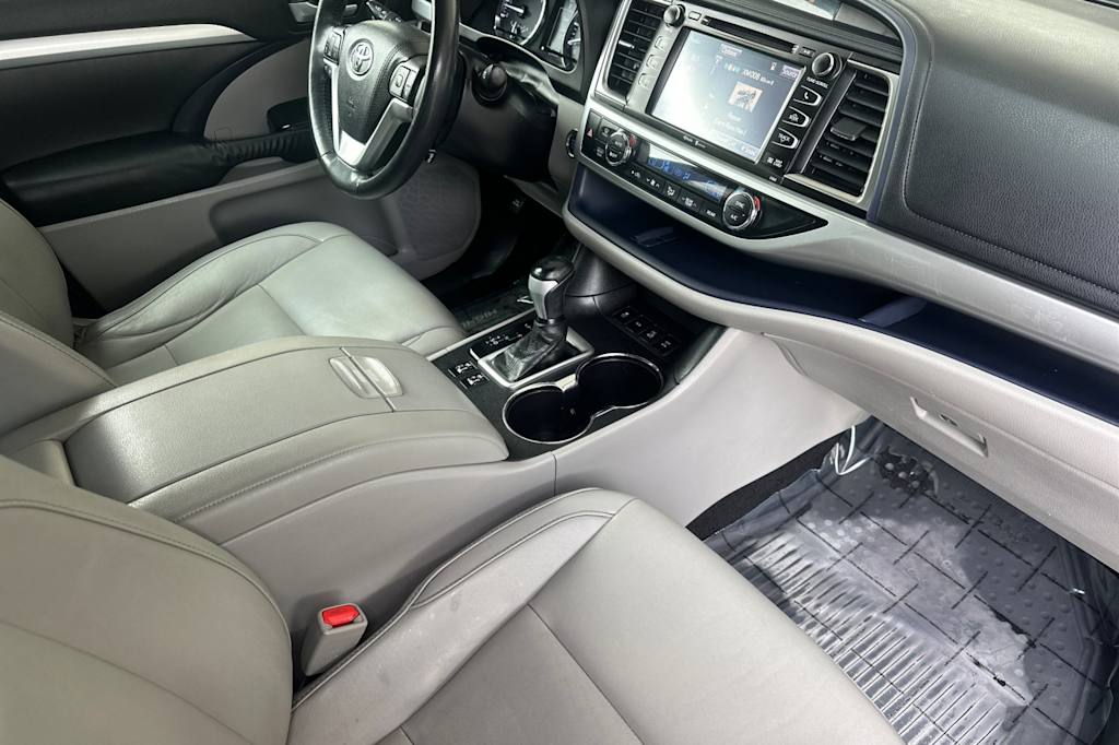 Thumbnail: 2015 Toyota Highlander - 10