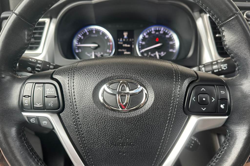 Thumbnail: 2015 Toyota Highlander - 29