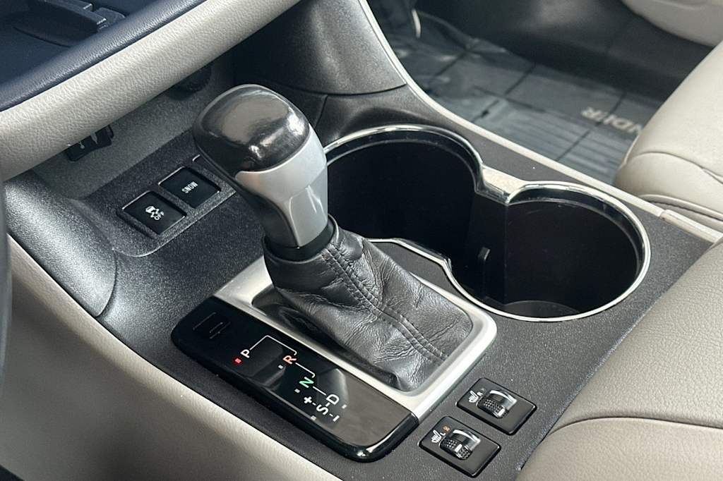 Thumbnail: 2015 Toyota Highlander - 14