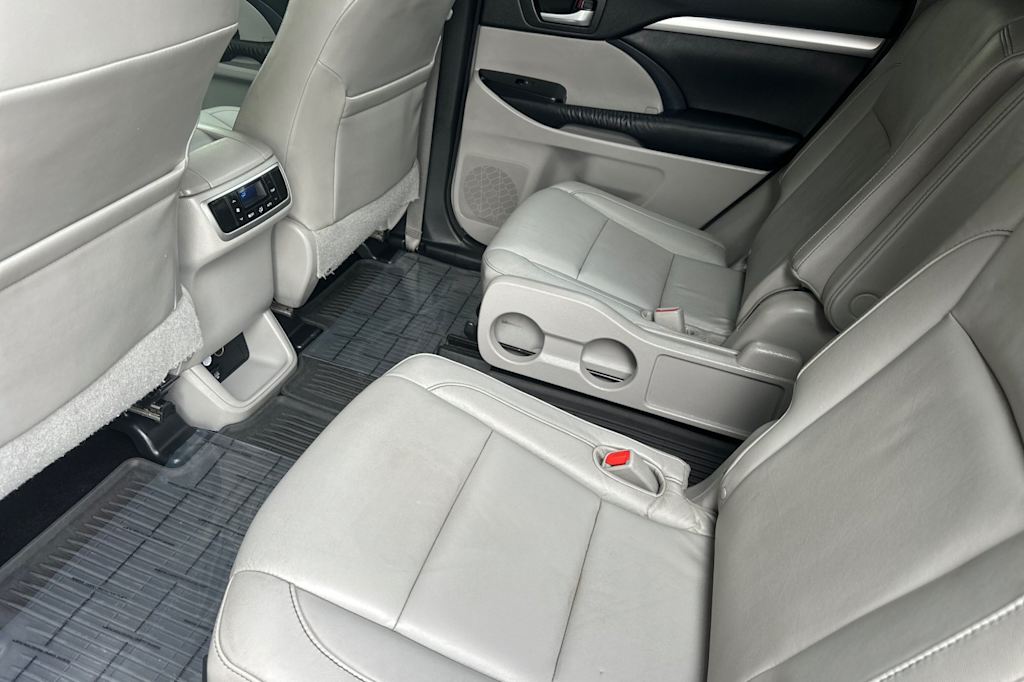 Thumbnail: 2015 Toyota Highlander - 11