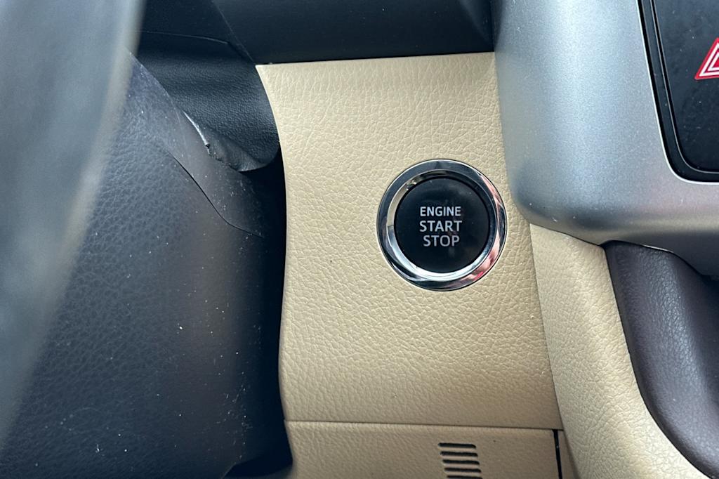 Thumbnail: 2015 Toyota Highlander - 28