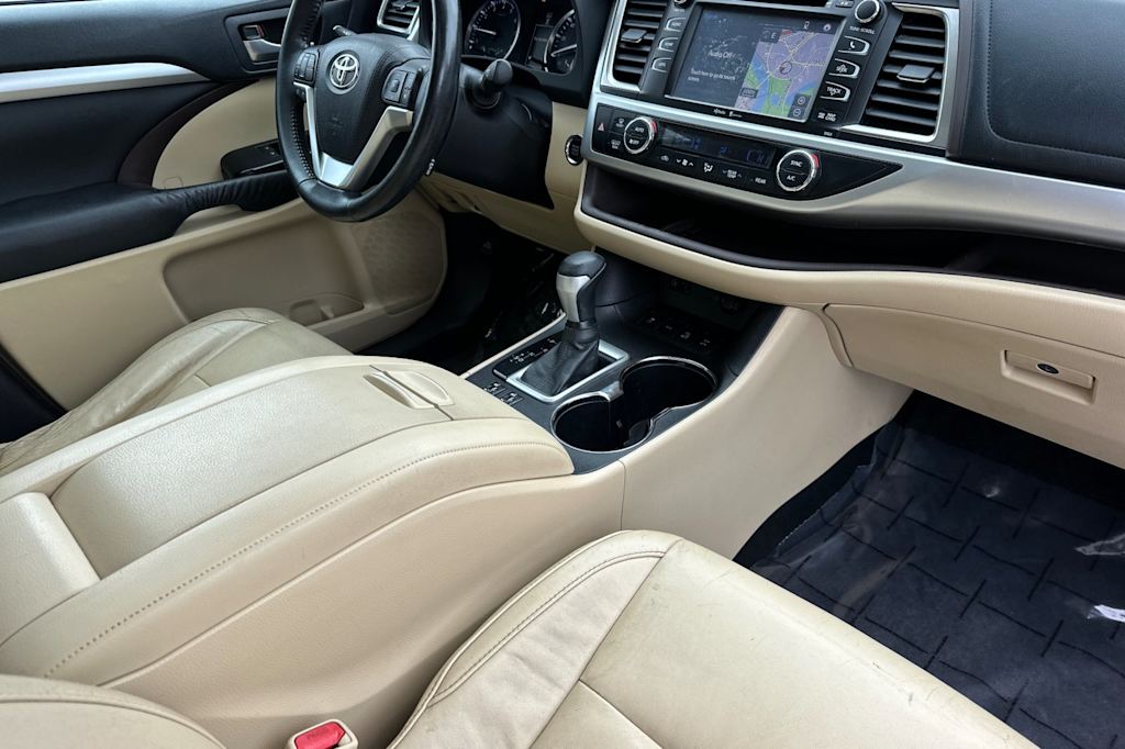 Thumbnail: 2015 Toyota Highlander - 12