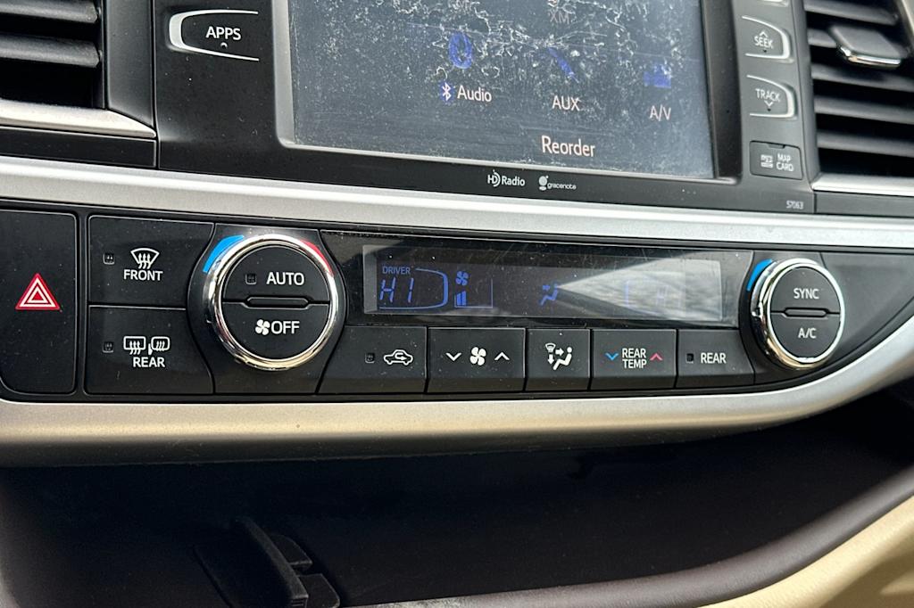 Thumbnail: 2015 Toyota Highlander - 27