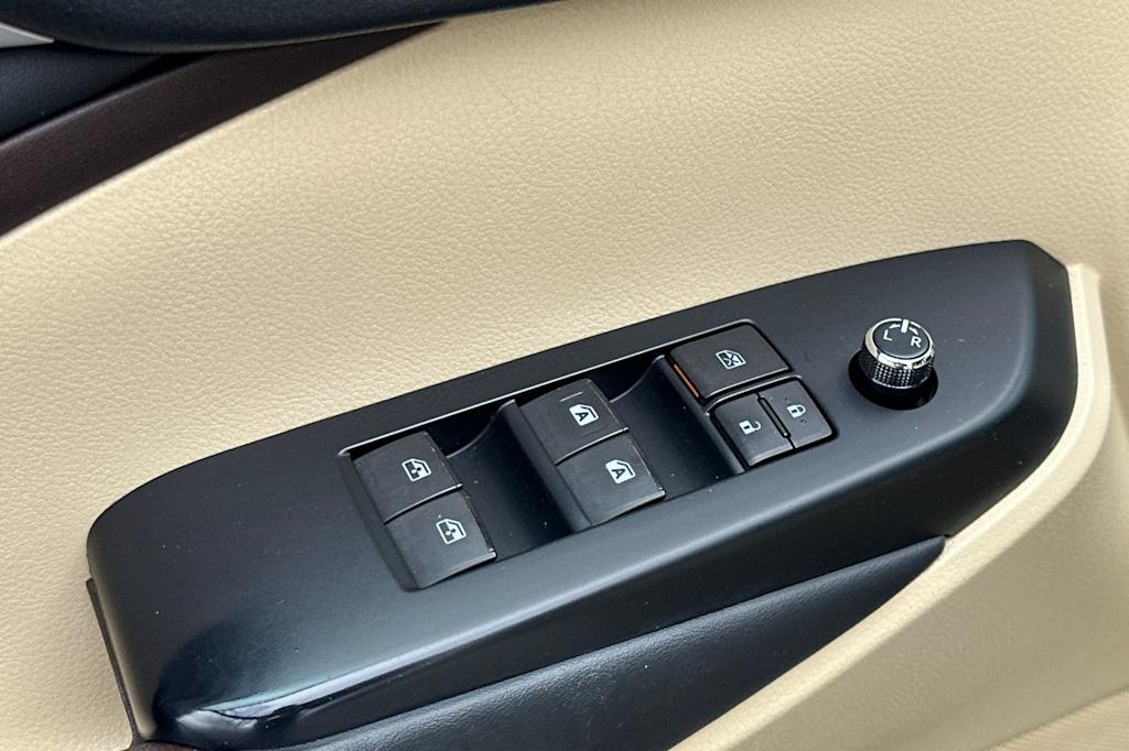 Thumbnail: 2015 Toyota Highlander - 22