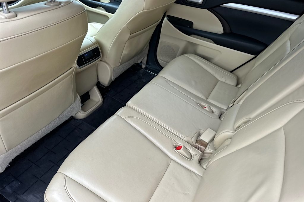 Thumbnail: 2015 Toyota Highlander - 10