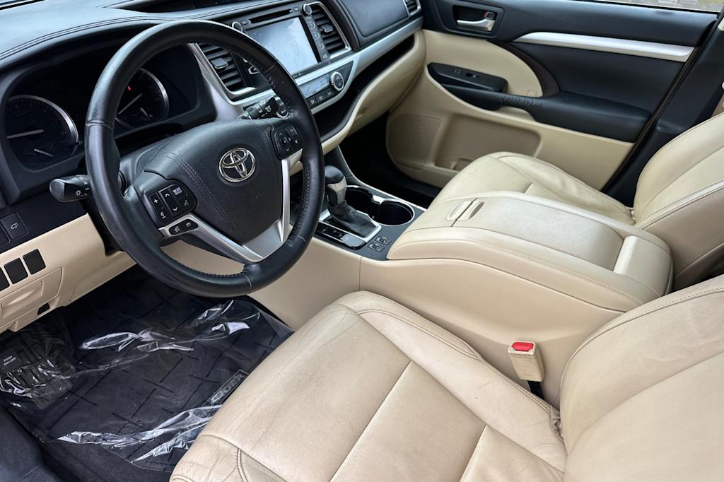 Thumbnail: 2015 Toyota Highlander - 9