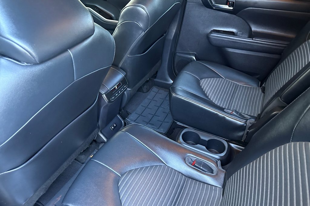 Thumbnail: 2021 Toyota Highlander - 12