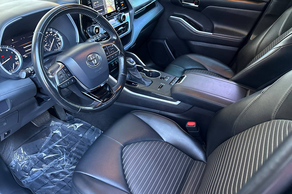 Thumbnail: 2021 Toyota Highlander - 10