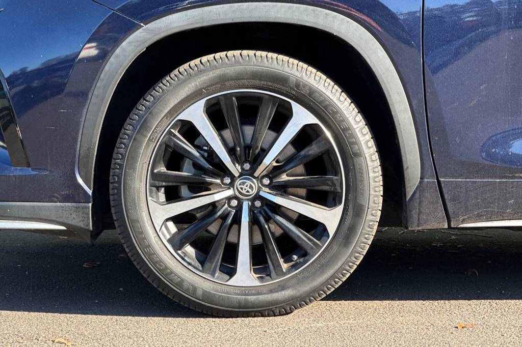 Thumbnail: 2021 Toyota Highlander - 8