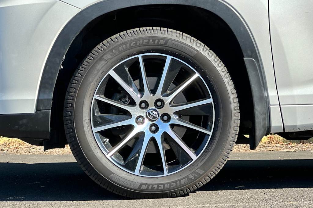 Thumbnail: 2018 Toyota Highlander - 8