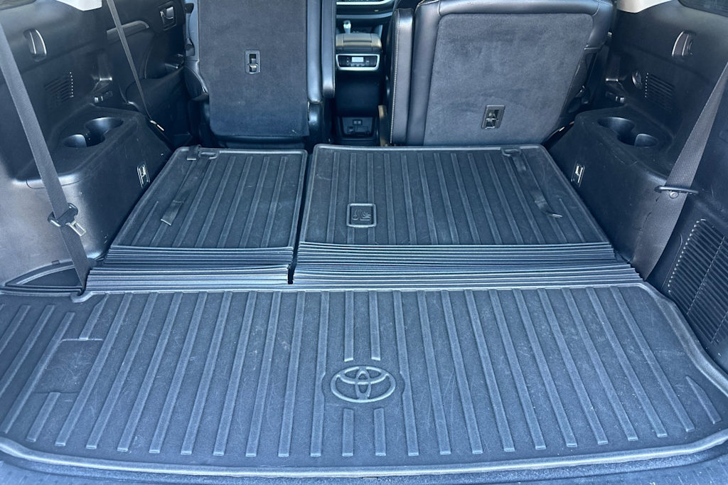 Thumbnail: 2018 Toyota Highlander - 16