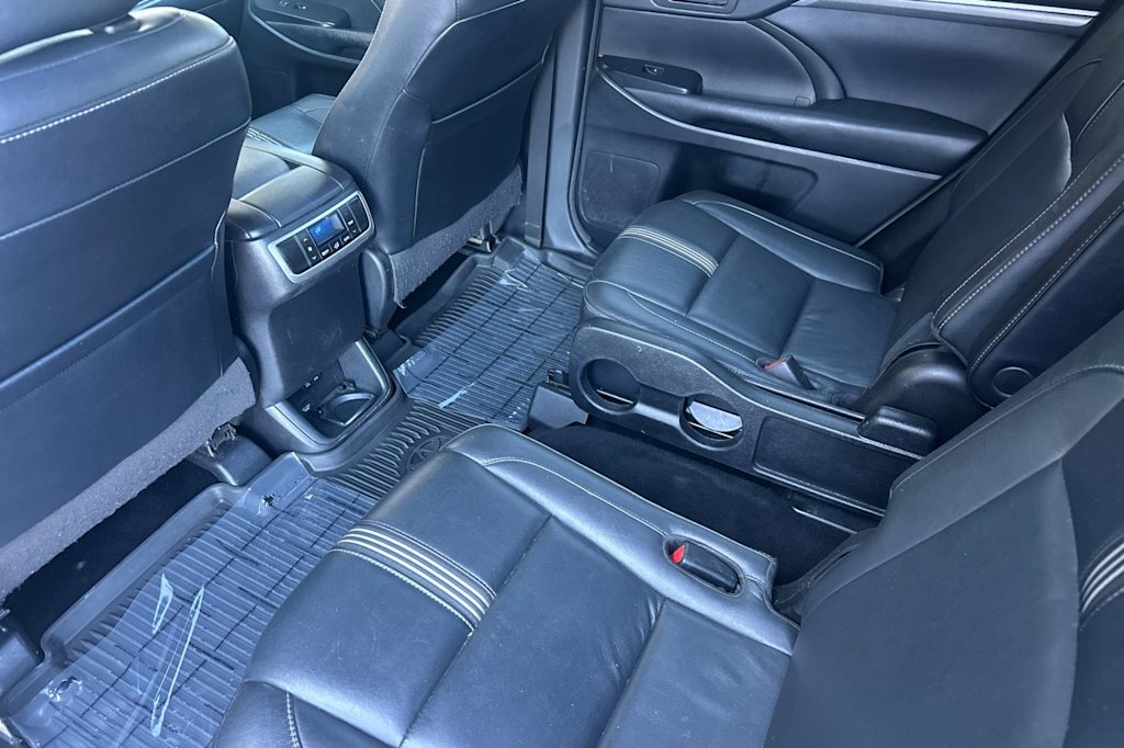 Thumbnail: 2018 Toyota Highlander - 19
