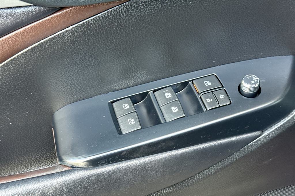 Thumbnail: 2017 Toyota Highlander - 22