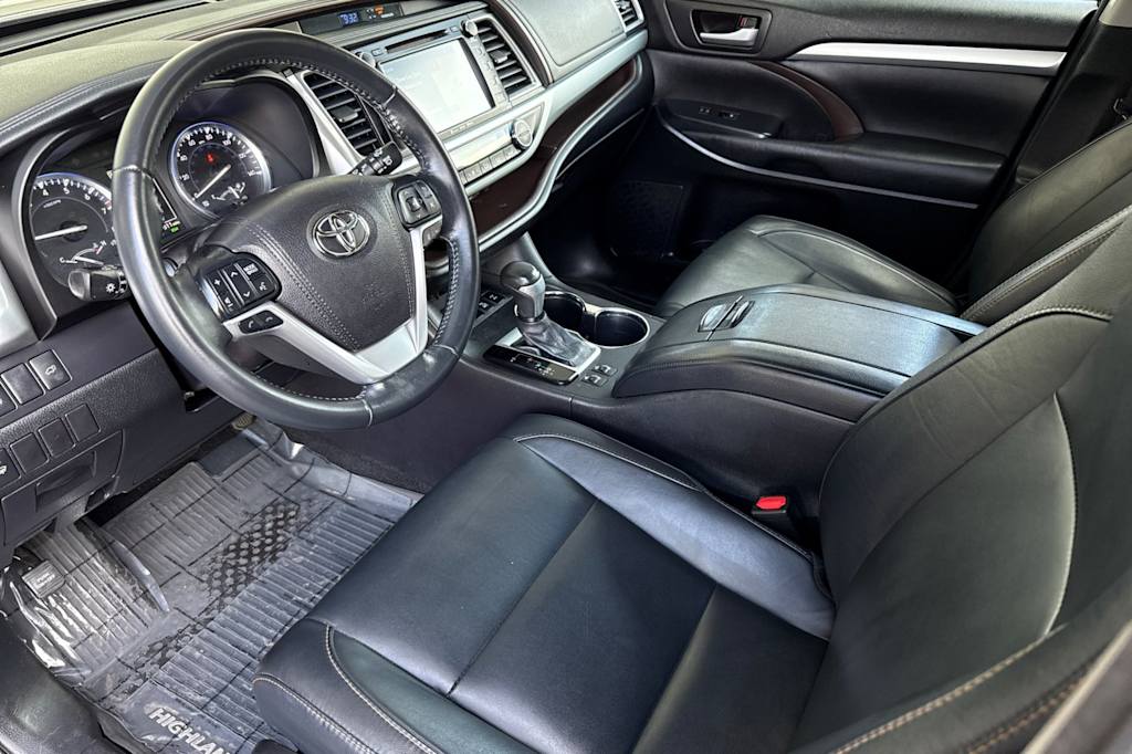 Thumbnail: 2017 Toyota Highlander - 10