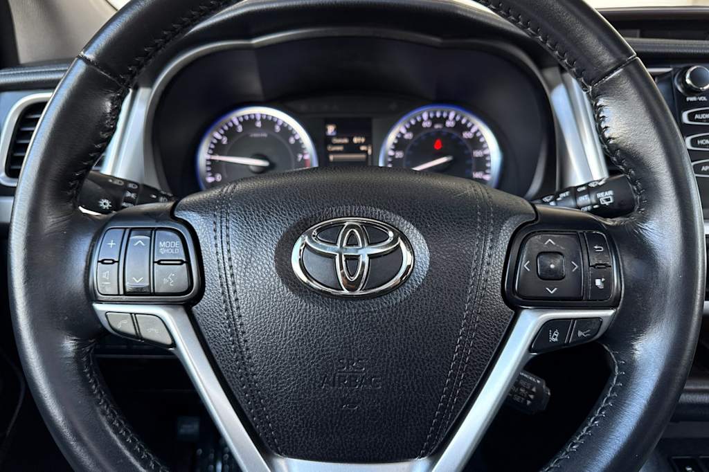 Thumbnail: 2017 Toyota Highlander - 29