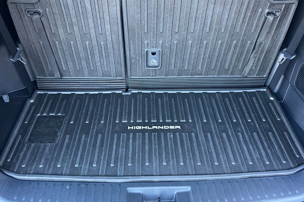 Thumbnail: 2023 Toyota Highlander - 16