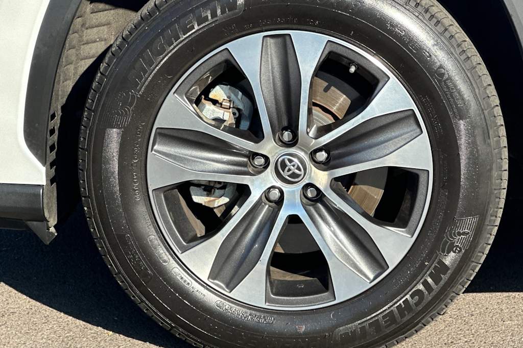 Thumbnail: 2023 Toyota Highlander - 8