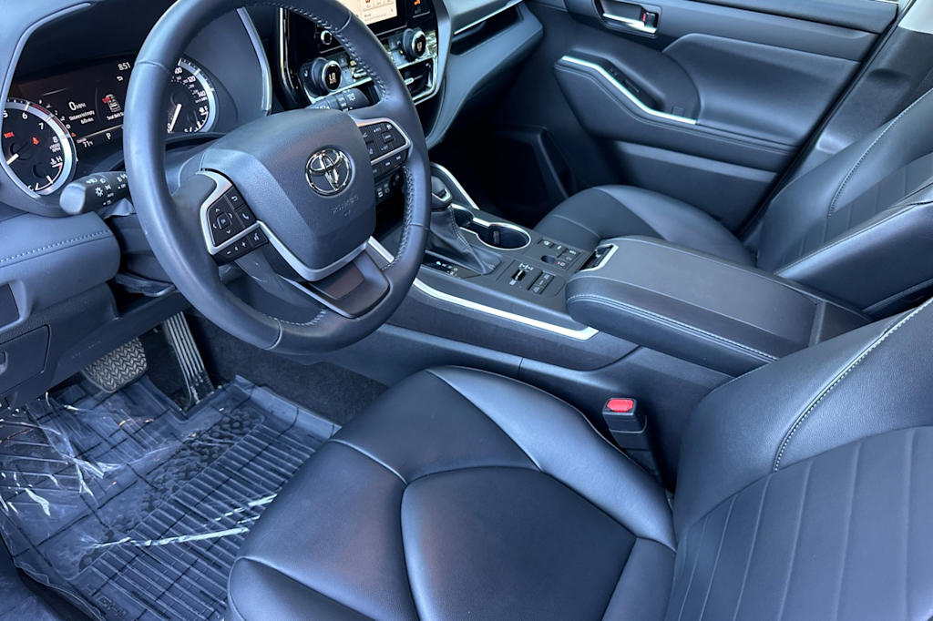 Thumbnail: 2023 Toyota Highlander - 10