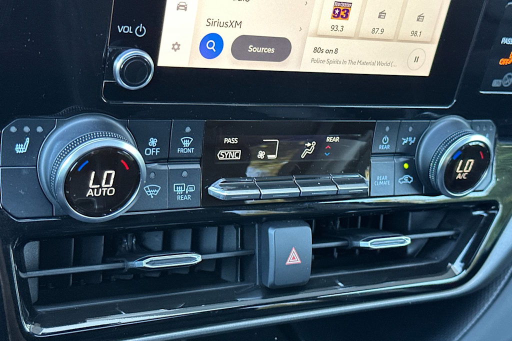 Thumbnail: 2023 Toyota Highlander - 26