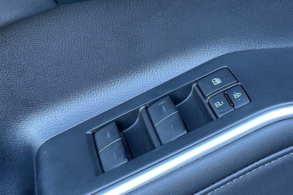 Thumbnail: 2023 Toyota Highlander - 23