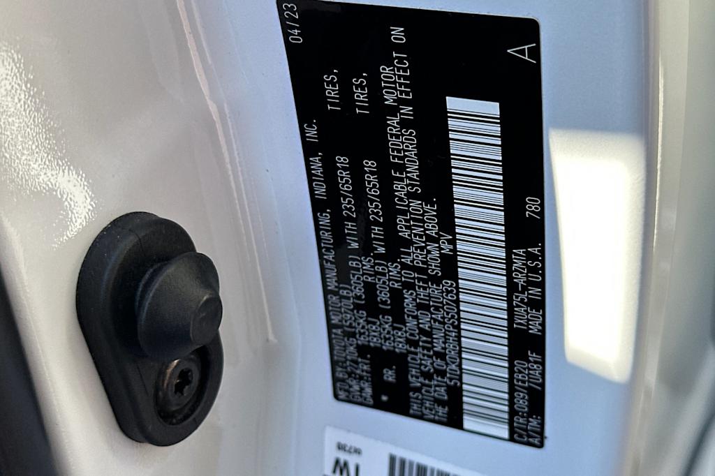 Thumbnail: 2023 Toyota Highlander - 17