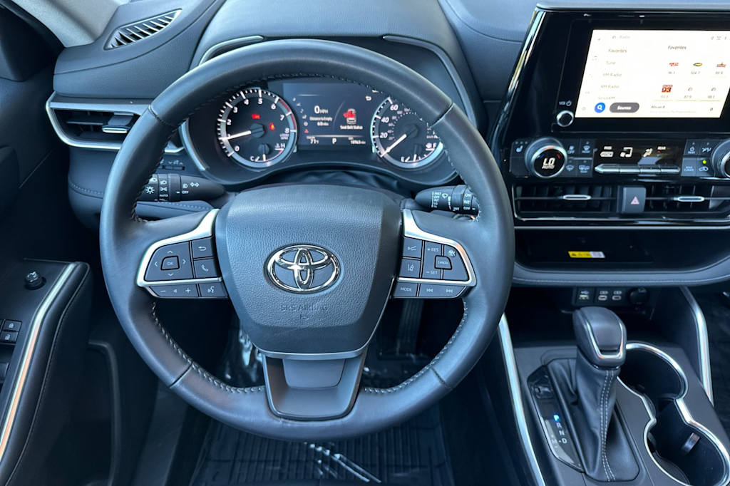 Thumbnail: 2023 Toyota Highlander - 9