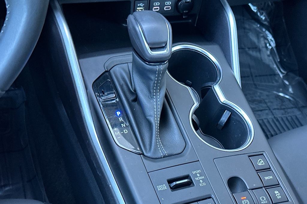 Thumbnail: 2023 Toyota Highlander - 14