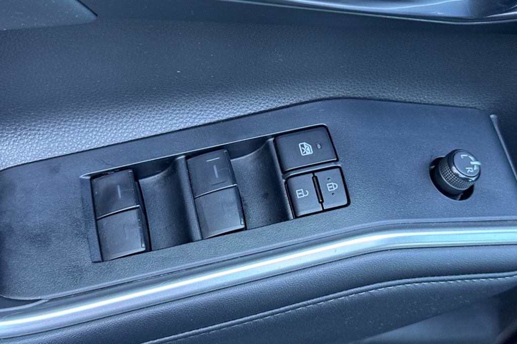 Thumbnail: 2022 Toyota Highlander - 22