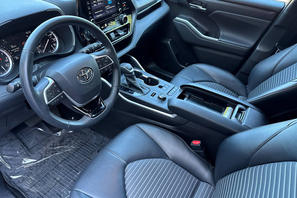 Thumbnail: 2022 Toyota Highlander - 9