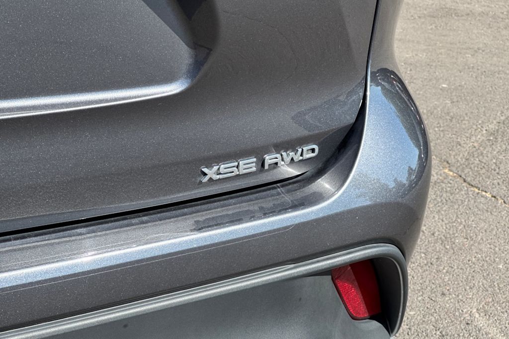 Thumbnail: 2022 Toyota Highlander - 7